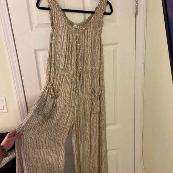 Tan and beige jumpsuit from Stitch & Feather - Picture 3 of 4